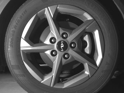 Used 2025 Kia K4 LXS image 13