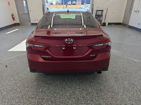 Used 2021 Toyota Camry XLE image 4