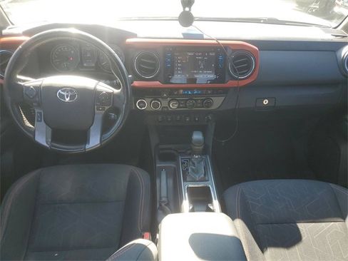 Used 2016 Toyota Tacoma TRD Sport image 9