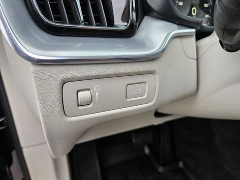 Used 2019 Volvo XC60 T5 Momentum w/ Advanced Package AWD/4WD image 24