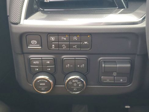 New 2026 Chevrolet Suburban RST w/ RST Capability Package AWD/4WD image 29