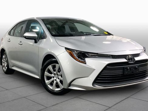 Used 2026 Toyota Corolla LE FWD image 3