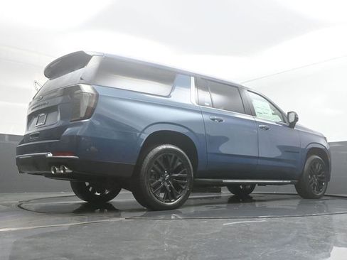 New 2025 Chevrolet Suburban Premier image 12