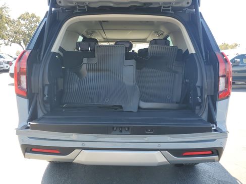 Certified 2025 Ford Expedition Platinum w/ Platinum Ultimate Package image 10