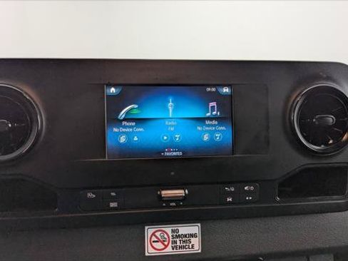 Used 2022 Mercedes-Benz Sprinter 2500 image 23