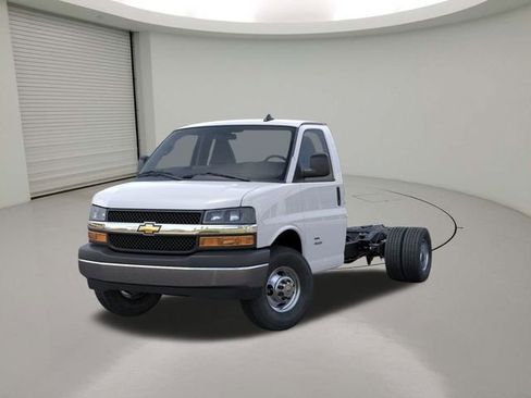 New 2026 Chevrolet Express 4500 4500 Series w/ Power Convenience Package image 6