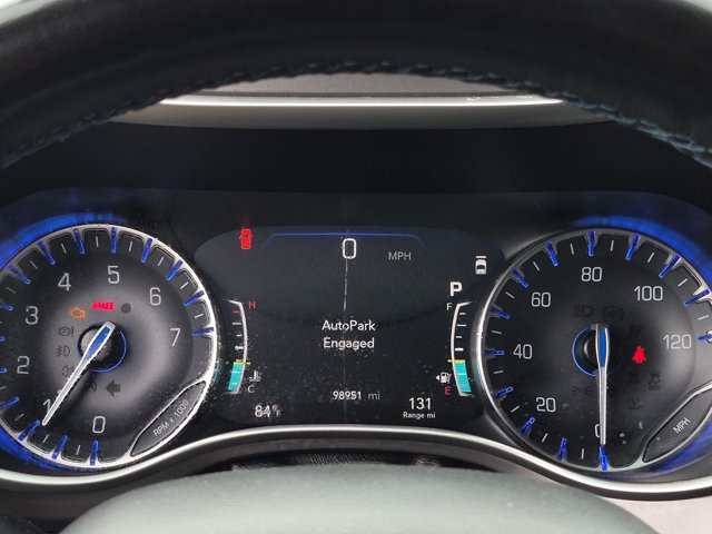Used 2021 Chrysler Pacifica Touring-L FWD image 5