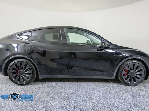 Used 2024 Tesla Model Y Performance AWD/4WD image 8