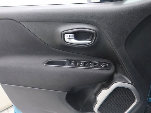 Used 2021 Jeep Renegade Latitude AWD/4WD image 23