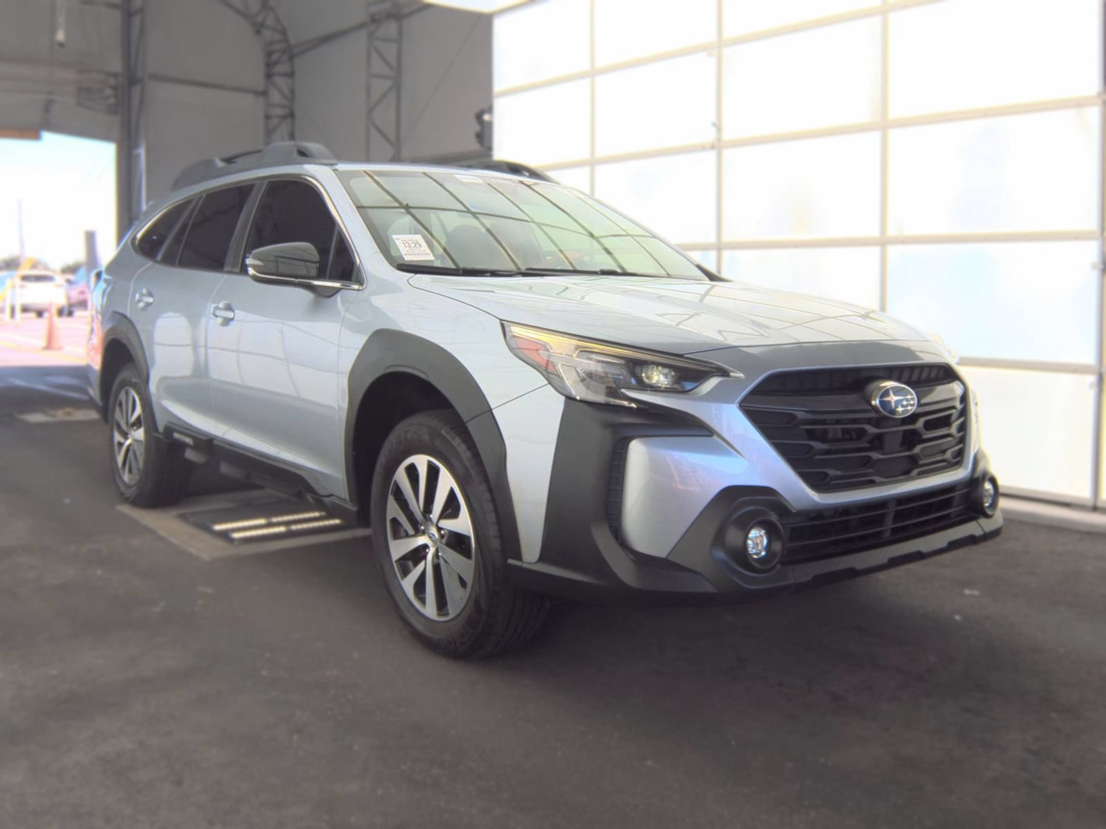 Used 2023 Subaru Outback Premium AWD/4WD image 4
