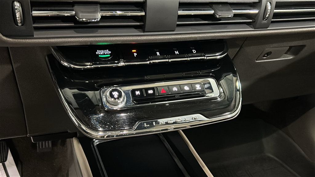 Used 2024 Lincoln Corsair AWD w/ Equipment Group 101A image 16