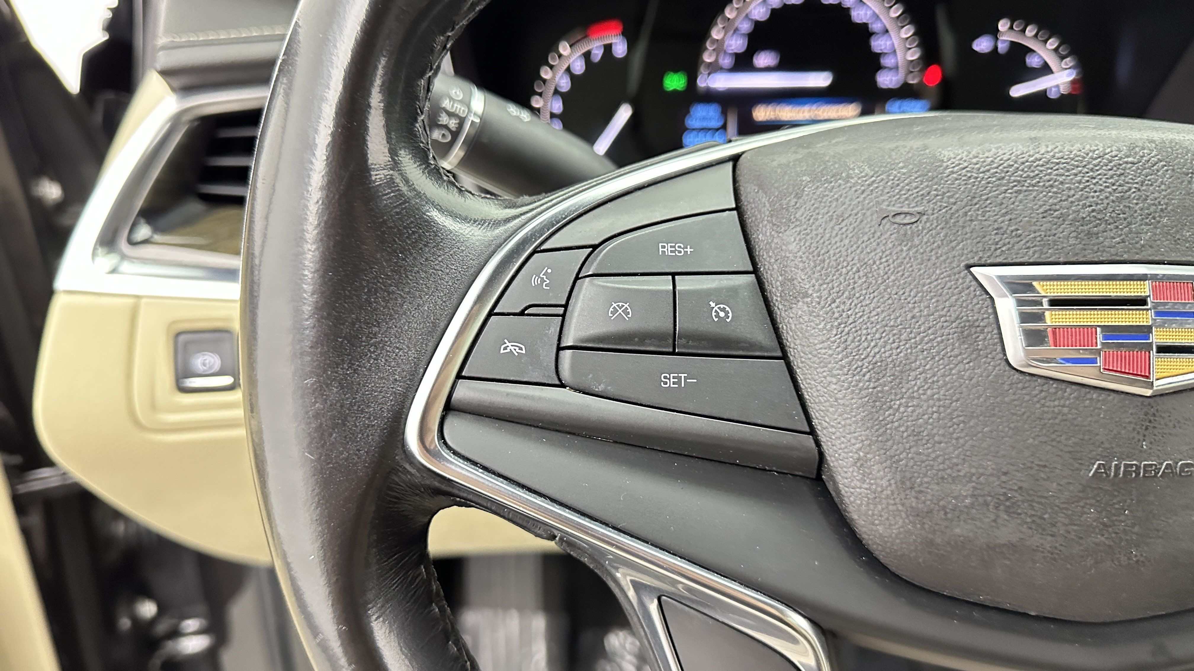 Used 2018 Cadillac XT5 FWD w/ LPO, Wheel Lock Package image 19