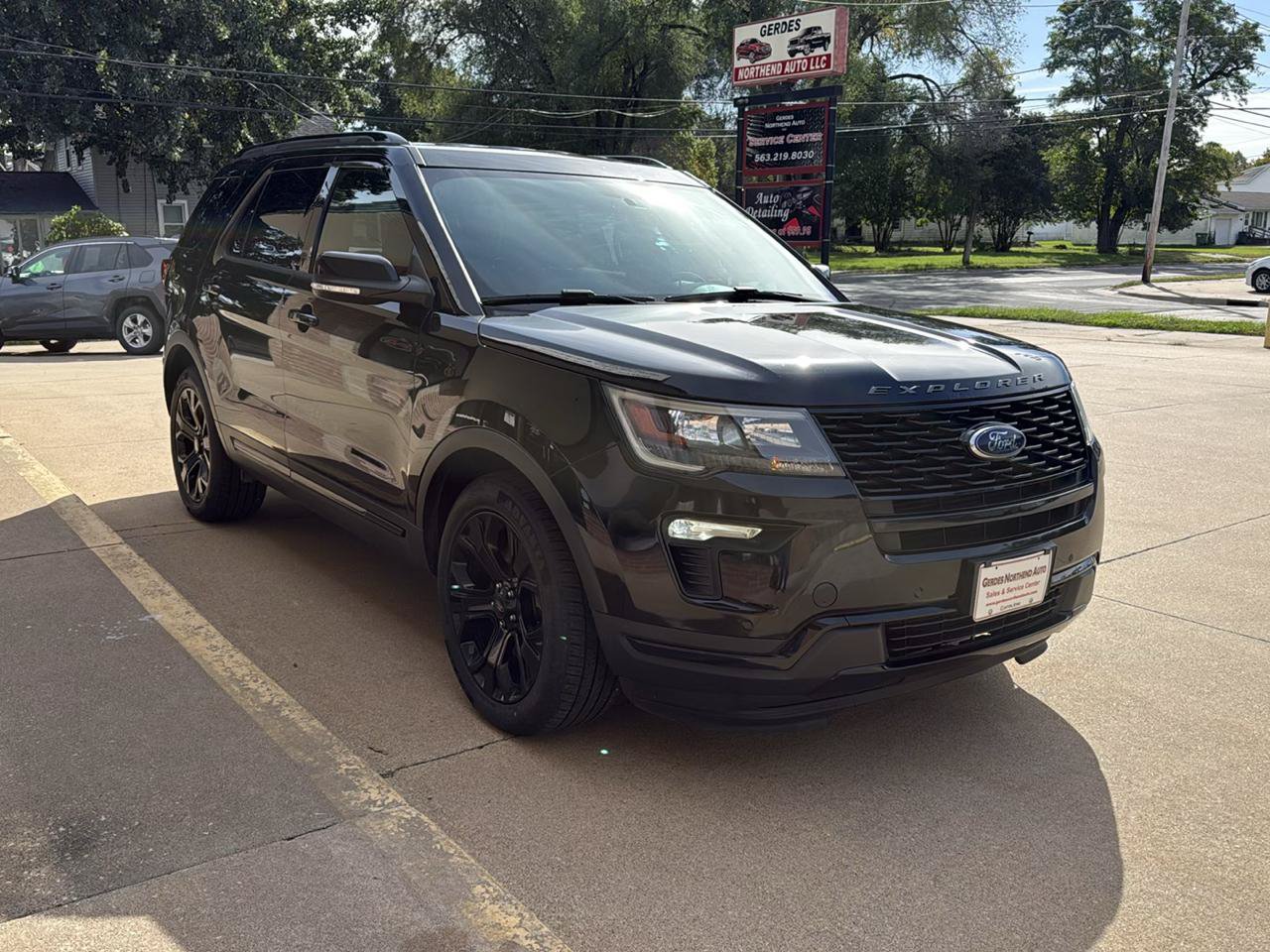 Used 2019 Ford Explorer Sport AWD/4WD image 3