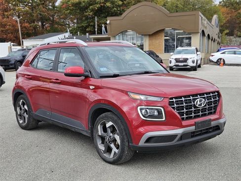 Used 2023 Hyundai Venue Limited image 7