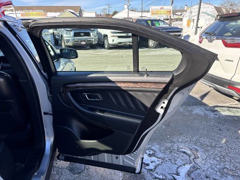 Used 2013 Ford Taurus Limited image 35