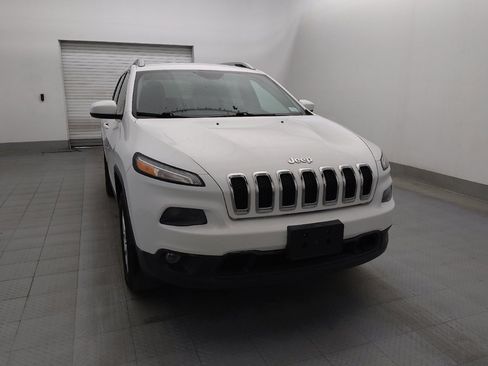 Used 2018 Jeep Cherokee Latitude Plus image 14