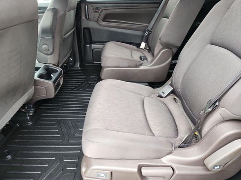 Used 2018 Honda Odyssey LX image 13