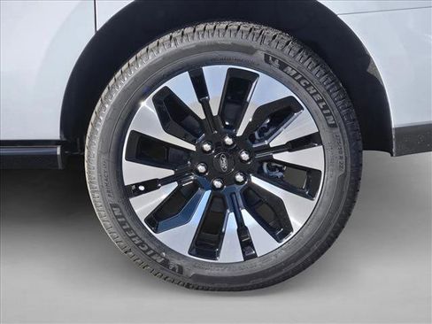 New 2025 Ford Expedition Max Platinum w/ Driver's Package image 9