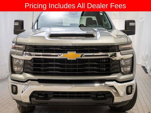 Used 2024 Chevrolet Silverado 2500 LT w/ Convenience Package AWD/4WD image 2