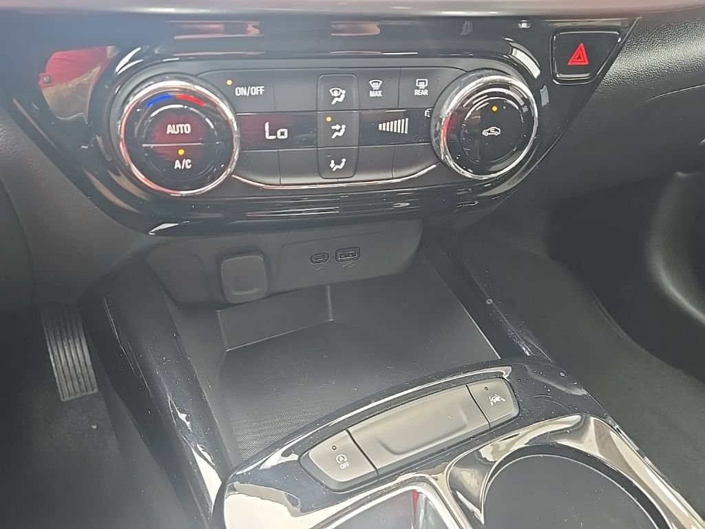 Certified 2025 Chevrolet Trax LT FWD image 25