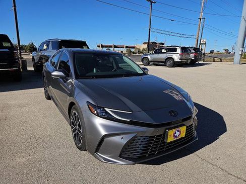 Used 2026 Toyota Camry XLE image 6