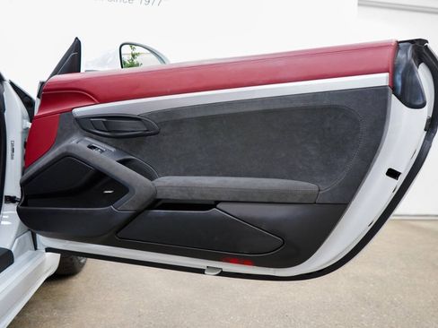 Used 2020 Porsche 718 Boxster Spyder RWD image 68