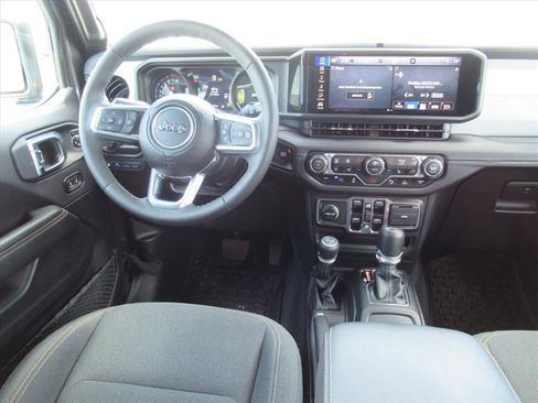 Used 2025 Jeep Wrangler Unlimited Sahara w/ Safety Group AWD/4WD image 13