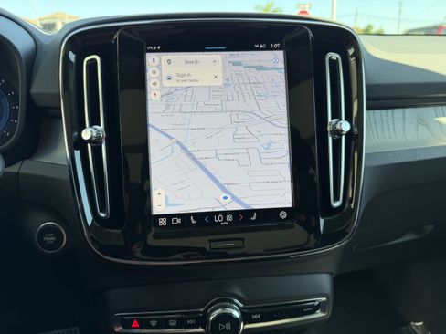 Certified 2024 Volvo XC40 B5 Plus w/ Protection Package Premier image 23