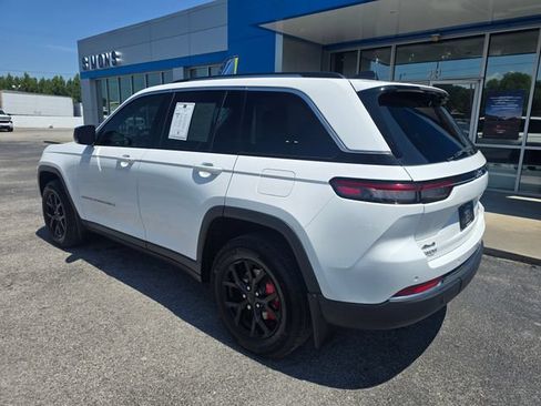 Used 2023 Jeep Grand Cherokee Limited AWD/4WD image 3