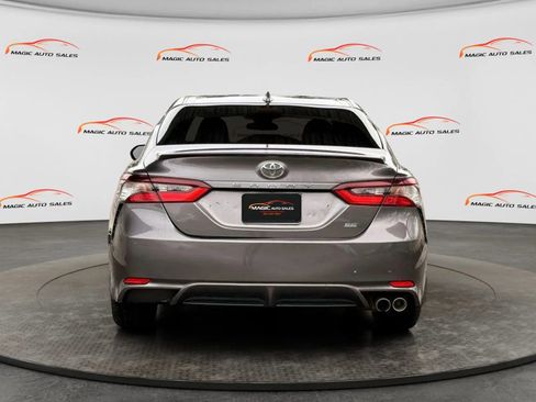 Used 2022 Toyota Camry SE FWD image 8