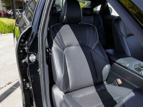 Used 2025 Toyota Crown AWD/4WD image 25