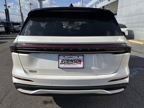 New 2026 Lincoln Nautilus Reserve w/ Jet Appearance Package image 4