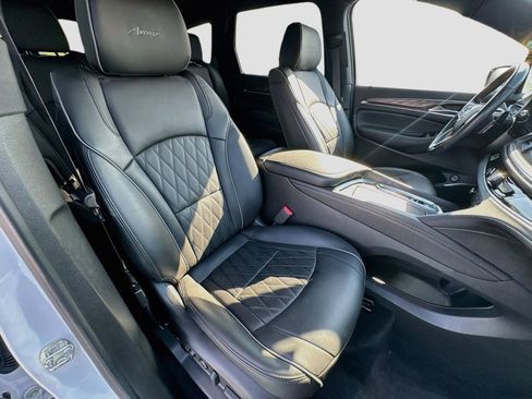 Used 2022 Buick Enclave Avenir w/ Avenir Technology Package FWD image 36