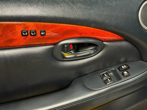 Used 2005 Lexus SC 430 Convertible image 25