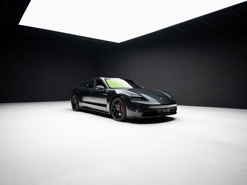 Used 2023 Porsche Taycan GTS image 82