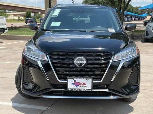 New 2025 Nissan Kicks Play S image 3