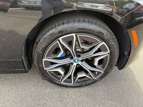 Used 2024 BMW iX xDrive50 w/ Premium Package AWD/4WD image 19