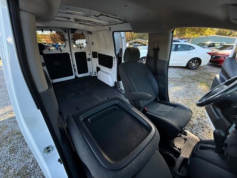 Used 2020 Nissan NV200 SV w/ Sliding Glass Door Package image 29