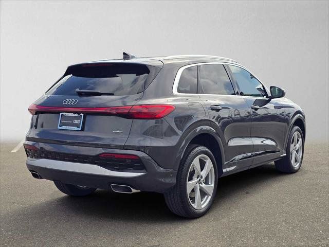 Used 2025 Audi Q5 Premium Plus w/ Premium Plus AWD/4WD image 3