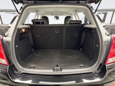 Used 2022 Chevrolet Trax LT w/ LT Convenience Package image 20