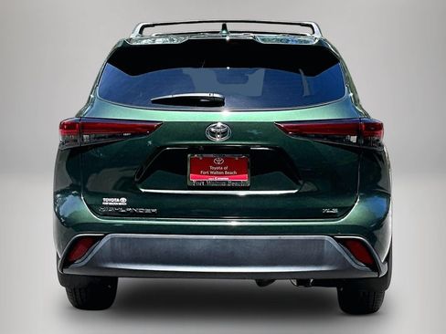 Used 2023 Toyota Highlander XLE FWD image 6