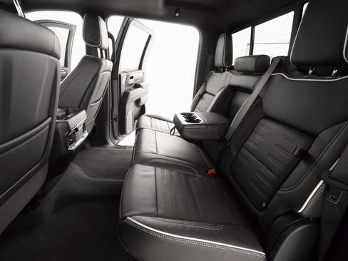 Used 2025 GMC Sierra 2500 AT4X image 27