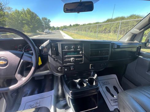 Used 2016 Chevrolet Express 2500 image 19