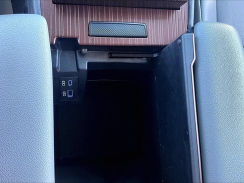 Used 2021 Toyota Sienna XLE FWD image 15