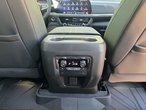 New 2026 Chevrolet Suburban High Country w/ Sun And Tow Package AWD/4WD image 11