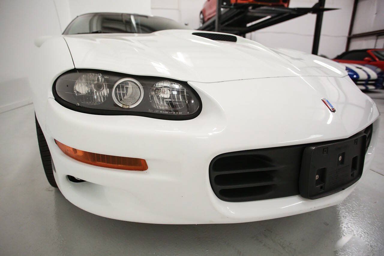 Used 2000 Chevrolet Camaro Z28 w/ SS Performance/Appearance Pkg RWD image 11