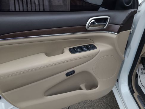 Used 2015 Jeep Grand Cherokee Overland w/ Advanced Technology Group image 12