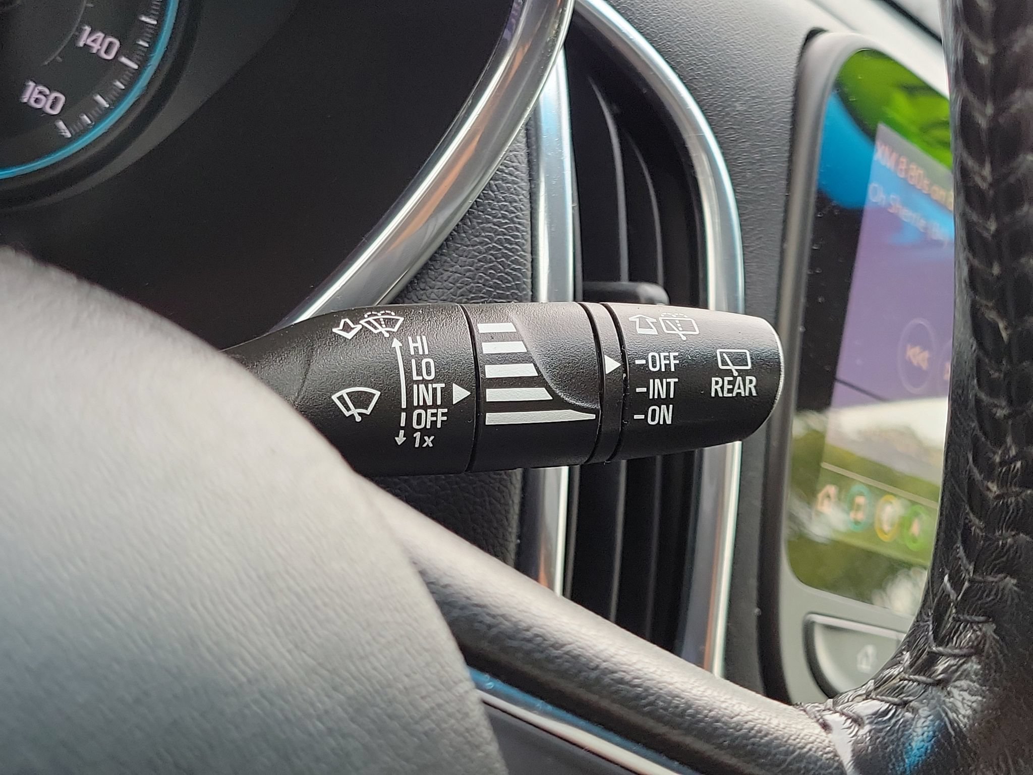 Used 2019 Chevrolet Equinox LT w/ Sun & Navigation Package FWD image 15