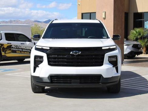 Used 2025 Chevrolet Traverse LT w/ Midnight/Sport Edition AWD/4WD image 2