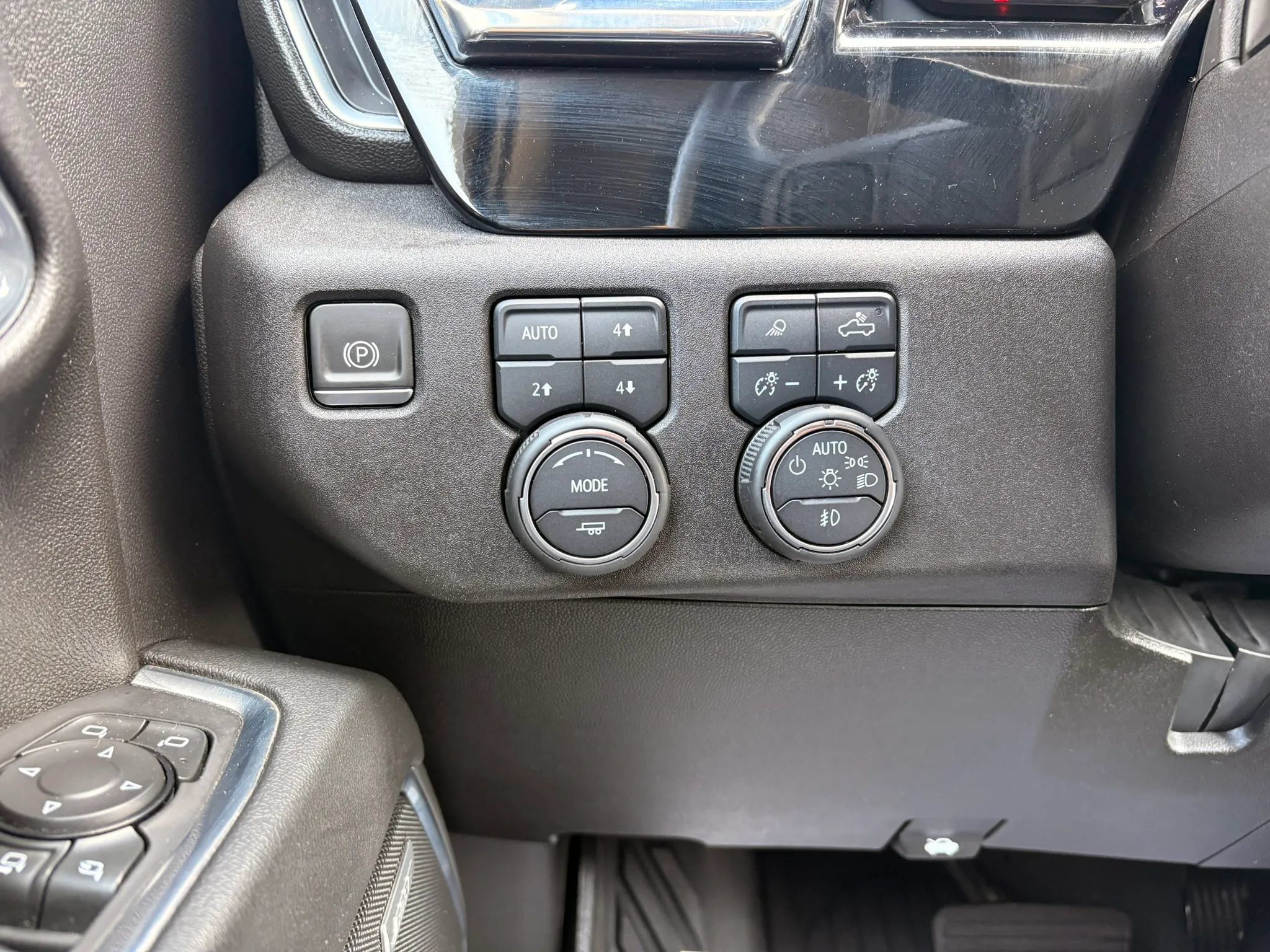 Used 2024 Chevrolet Silverado 2500 LTZ w/ LTZ Plus Package AWD/4WD image 30